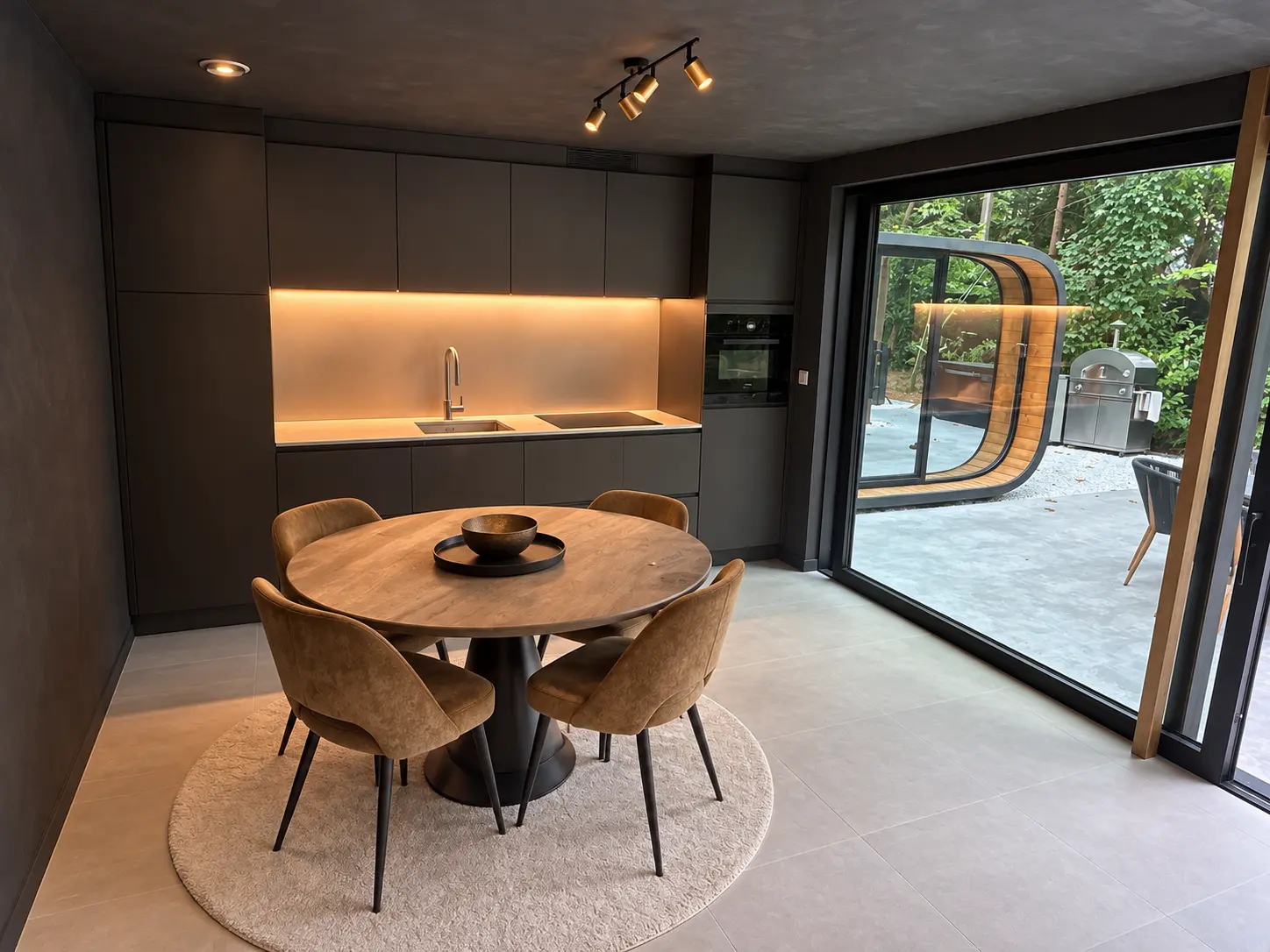 Keuken en eettafel
